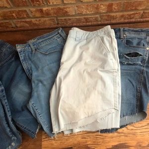 Bundle of 5 pairs of cut-off denim shorts